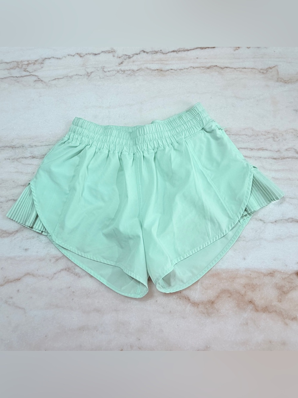 Rare OG Lululemon Play off the Pleat Hottie Hot Shorts size 4.